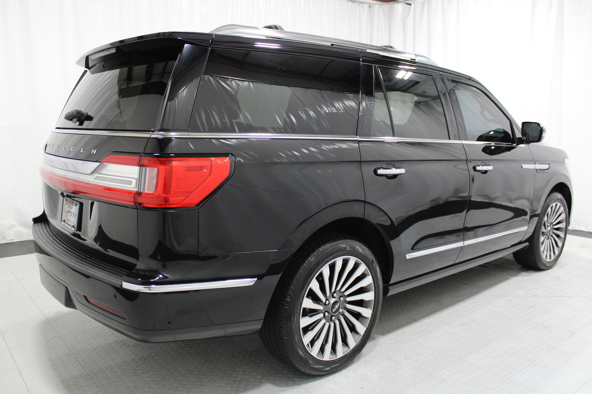 Used 2019 Lincoln Navigator Reserve AWD/4WD image 6