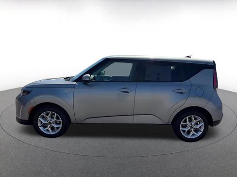 Used 2025 Kia Soul LX w/ LX Technology Package FWD image 9