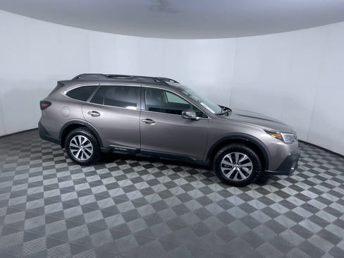 Used 2022 Subaru Outback Premium image 9