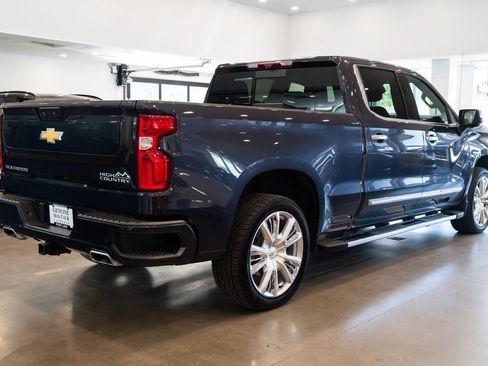 Used 2023 Chevrolet Silverado 1500 High Country w/ High Country Premium Package AWD/4WD image 4