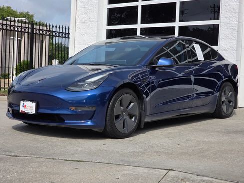 Used 2021 Tesla Model 3 Standard Range Plus RWD image 9