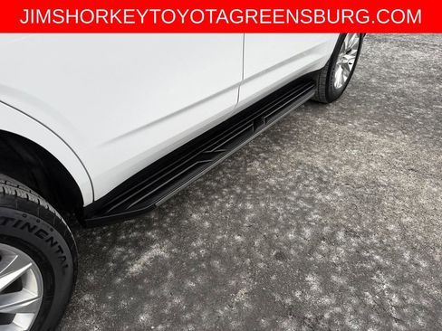 Used 2024 Chevrolet Tahoe Premier AWD/4WD image 30