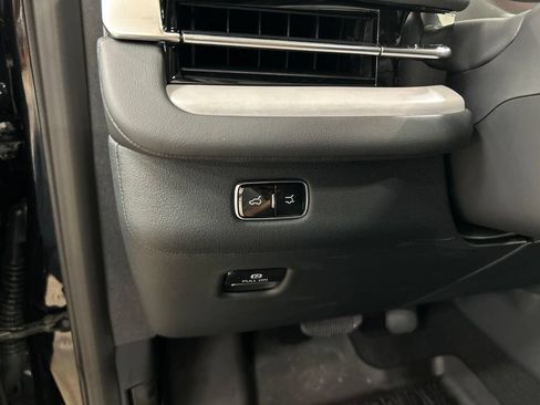 Used 2026 Lincoln Navigator L Reserve AWD/4WD image 13