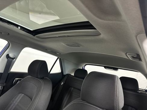 Used 2023 Hyundai Venue SEL image 12