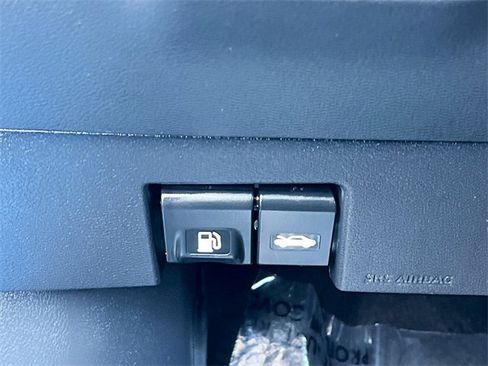 Used 2024 Nissan Kicks SR image 10