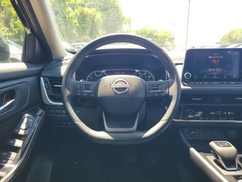 Used 2025 Nissan Rogue SV AWD/4WD image 16