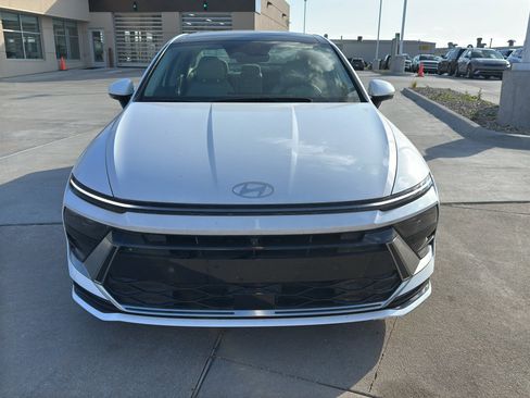 New 2025 Hyundai Sonata Limited image 8