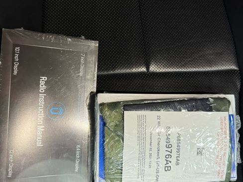 Used 2022 Jeep Grand Cherokee L Overland w/ Luxury Tech Group IV image 38