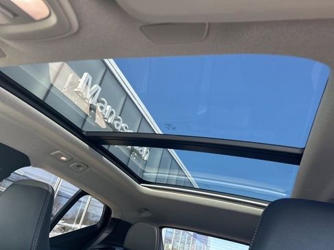 Certified 2025 Volvo XC40 B5 Plus image 26