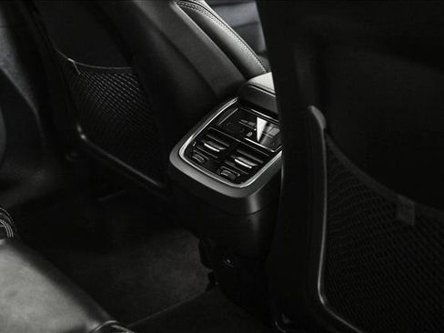 Used 2023 Volvo XC60 B6 Ultimate image 18