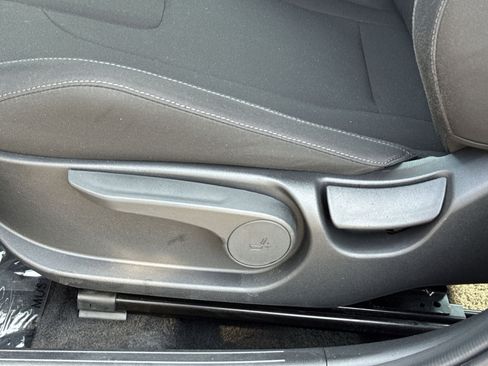 Certified 2025 Hyundai Elantra SEL FWD image 14