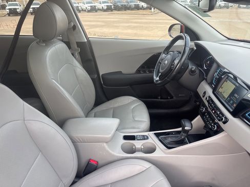 Used 2018 Kia Niro Touring image 13