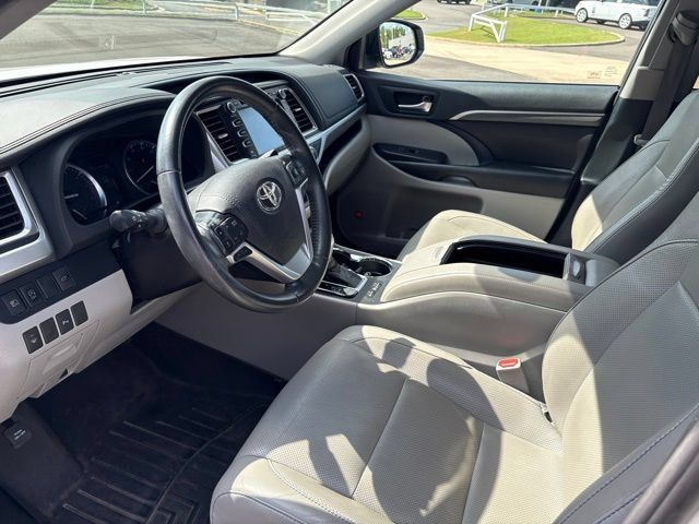 Used 2019 Toyota Highlander Limited FWD image 8