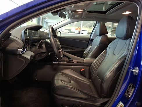 Used 2023 Hyundai Elantra Limited w/ Preferred Accessory Package image 12