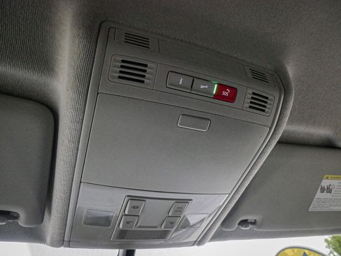 Used 2021 Volkswagen Tiguan S image 26