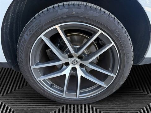 Used 2022 Porsche Macan image 34