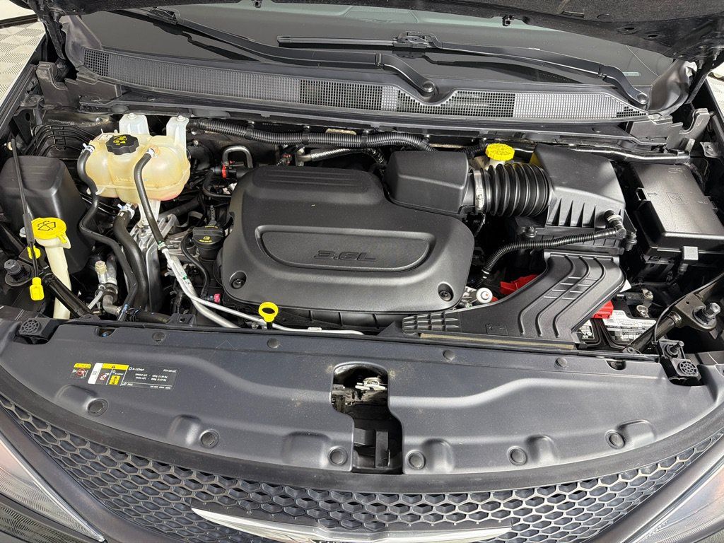 Used 2023 Chrysler Voyager LX FWD image 27