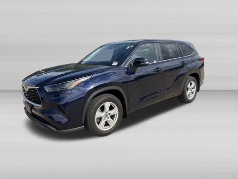 Used 2023 Toyota Highlander L FWD image 8