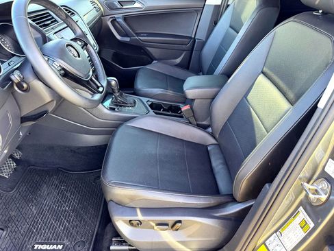 Used 2020 Volkswagen Tiguan SE image 12
