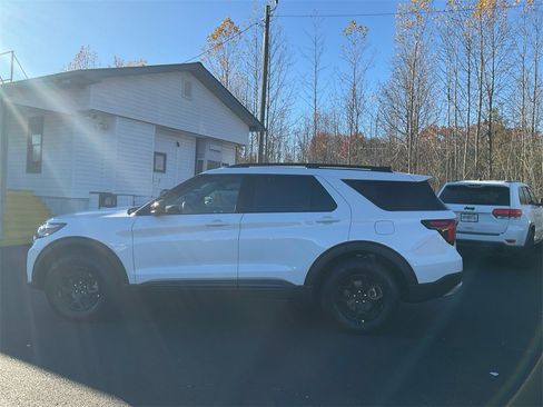 New 2026 Ford Explorer Tremor w/ Tremor Convenience Package image 8