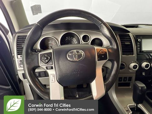 Used 2017 Toyota Sequoia SR5 AWD/4WD image 8
