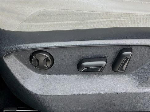 Used 2021 Volkswagen Tiguan SE image 11