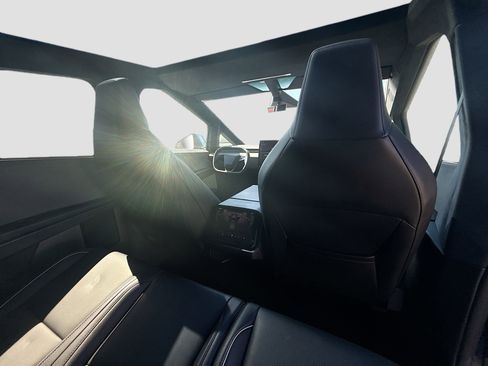 Used 2024 Tesla Cybertruck AWD Crew Cab image 28