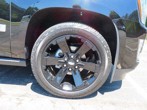 Used 2018 Cadillac Escalade Premium Luxury RWD image 13