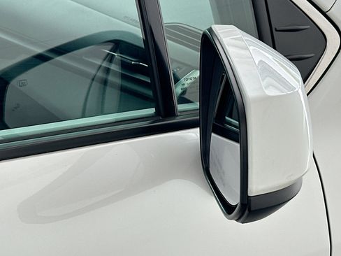Used 2025 Toyota Sienna XLE FWD image 10
