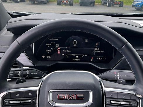 Used 2025 GMC Acadia Elevation FWD image 15