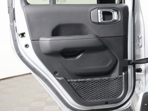 Used 2023 Jeep Wrangler Unlimited Sahara AWD/4WD image 13