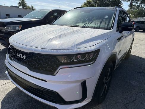 Used 2023 Kia Sorento S w/ Panoramic Sunroof Package FWD image 3