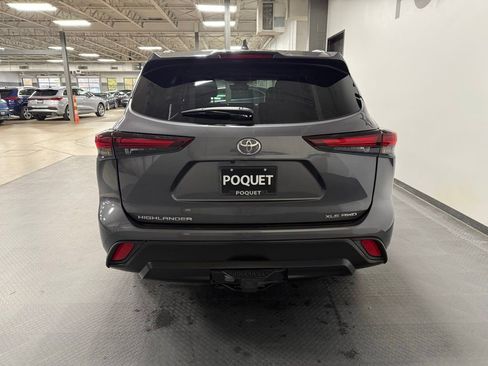 Used 2024 Toyota Highlander XLE image 5