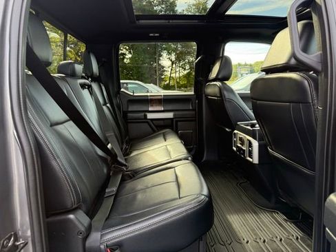 Used 2022 Ford F250 Lariat w/ Black Appearance Package image 18