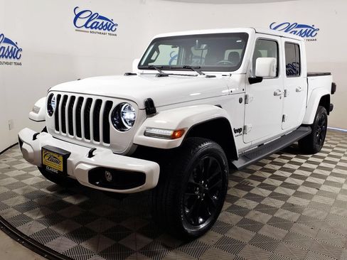 Used 2022 Jeep Gladiator Overland AWD/4WD image 3