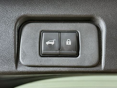 Used 2025 Nissan Rogue SV AWD/4WD image 28
