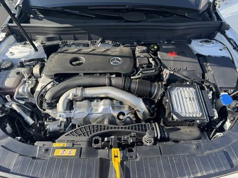 Used 2026 Mercedes-Benz GLB 250 4MATIC image 10