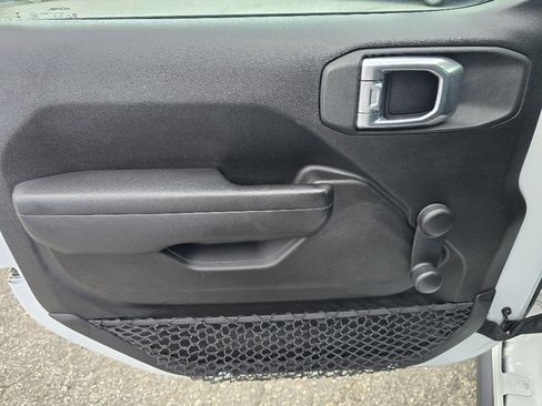 Used 2024 Jeep Gladiator Sport image 9