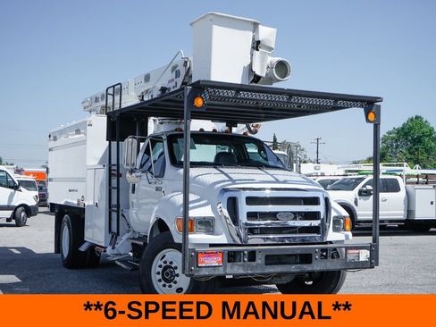 Used 2013 Ford F750 2WD Regular Cab Super Duty image 2