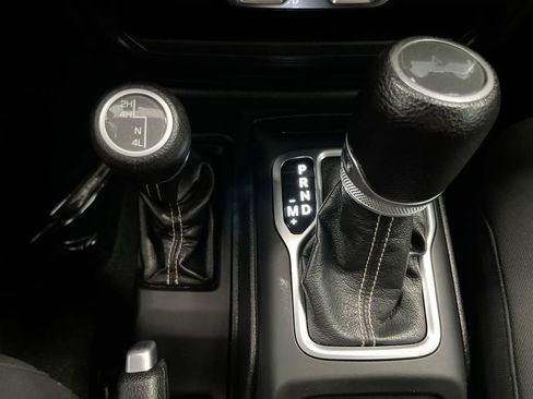 Used 2020 Jeep Wrangler Unlimited Sahara AWD/4WD image 20
