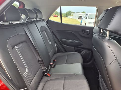 Used 2025 Hyundai Venue Limited FWD image 19