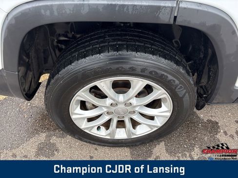 Used 2021 Jeep Cherokee Latitude image 8