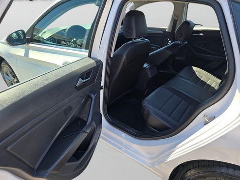 Used 2024 Volkswagen Jetta SE FWD image 22