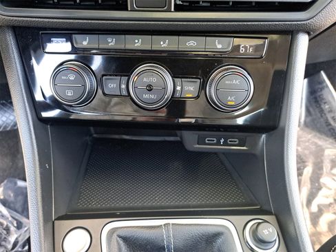 Used 2023 Volkswagen Jetta SE w/ Panoramic Sunroof Package image 21