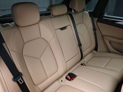 Certified 2024 Porsche Macan AWD/4WD image 27