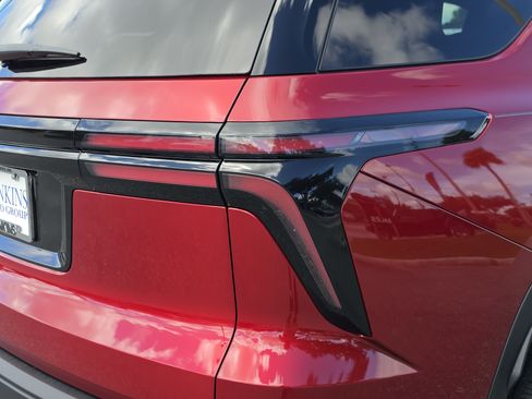 New 2027 Chevrolet Traverse LT w/ Sun and Wheel Package AWD/4WD image 14