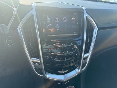 Used 2014 Cadillac SRX Luxury image 18