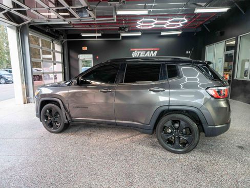 Used 2020 Jeep Compass Latitude image 2