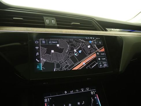 Used 2019 Audi e-tron Prestige w/ Prestige Package image 26