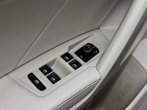 Used 2023 Volkswagen Tiguan SE R-Line AWD/4WD image 15